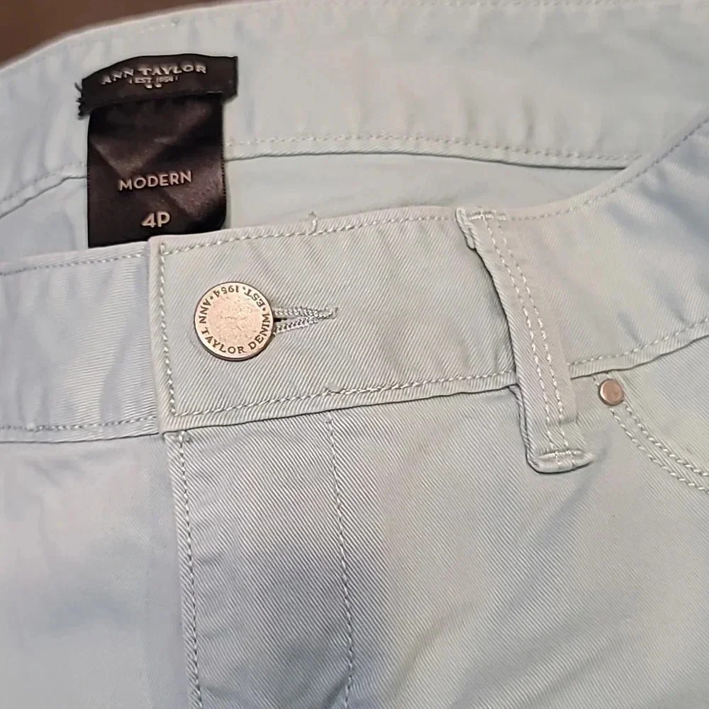 Ann Taylor Loft Jean Capris - Picture 6 of 7